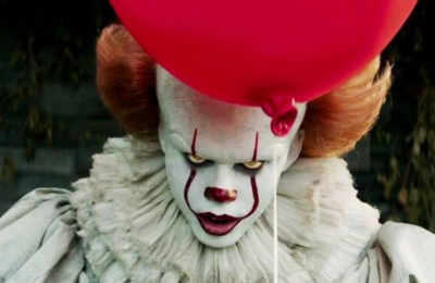 比尔·斯卡斯加德重温《小丑回魂》选角后“恶意”的批评与制片决定缩略图