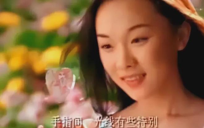 霍思燕43岁身材大变，疑似怀三胎，北京豪宅占地5亩，网友惊叹：真土豪！